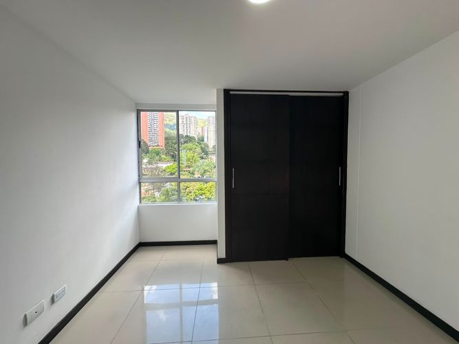 Apartamento de 4 alcobas en arriendo en El Poblado, Medellín, 130 m² · foto 11 de 19