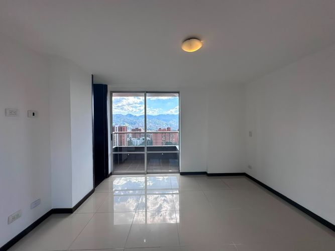 Apartamento de 4 alcobas en arriendo en El Poblado, Medellín, 130 m² · foto 8 de 19