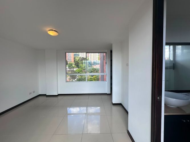 Apartamento de 4 alcobas en arriendo en El Poblado, Medellín, 130 m² · foto 16 de 19