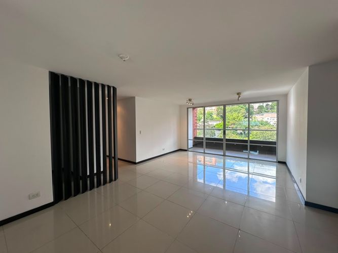 Apartamento de 4 alcobas en arriendo en El Poblado, Medellín, 130 m² · foto 2 de 19