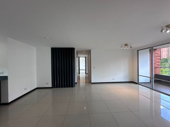 Apartamento de 4 alcobas en arriendo en El Poblado, Medellín, 130 m² · foto 4 de 19