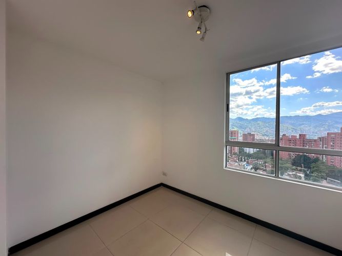 Apartamento de 4 alcobas en arriendo en El Poblado, Medellín, 130 m² · foto 14 de 19