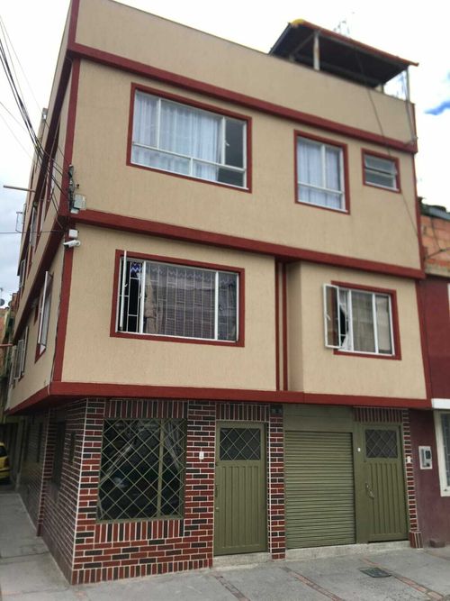Casa de 9 alcobas en venta en Lijacá, Bogotá, 283 m² · foto 2 de 16