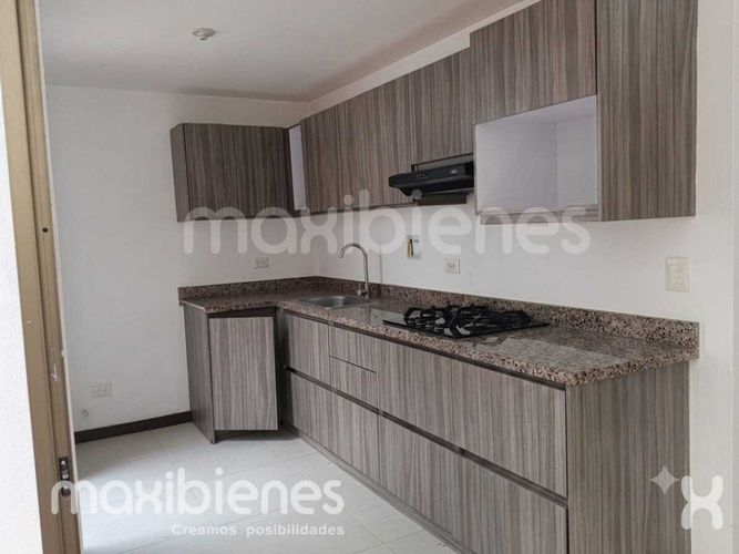 Casa de 3 alcobas en venta en La Ceja, 136 m² · foto 2 de 14