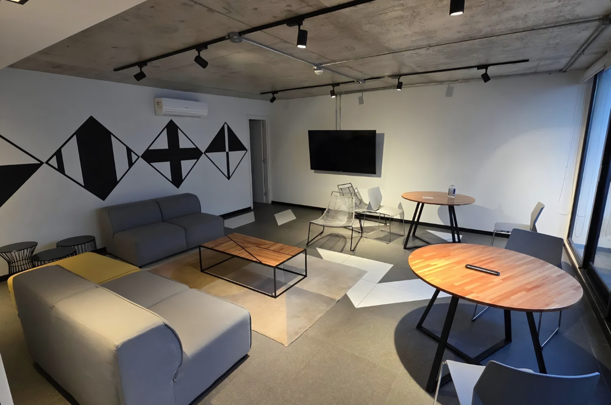 Exclusivo Apartamento de 1 Dormitorio con Garage, Ubicación Premium en Marco Bruto y 26 de Marzo, a Pasos del WTC. · Foto 8