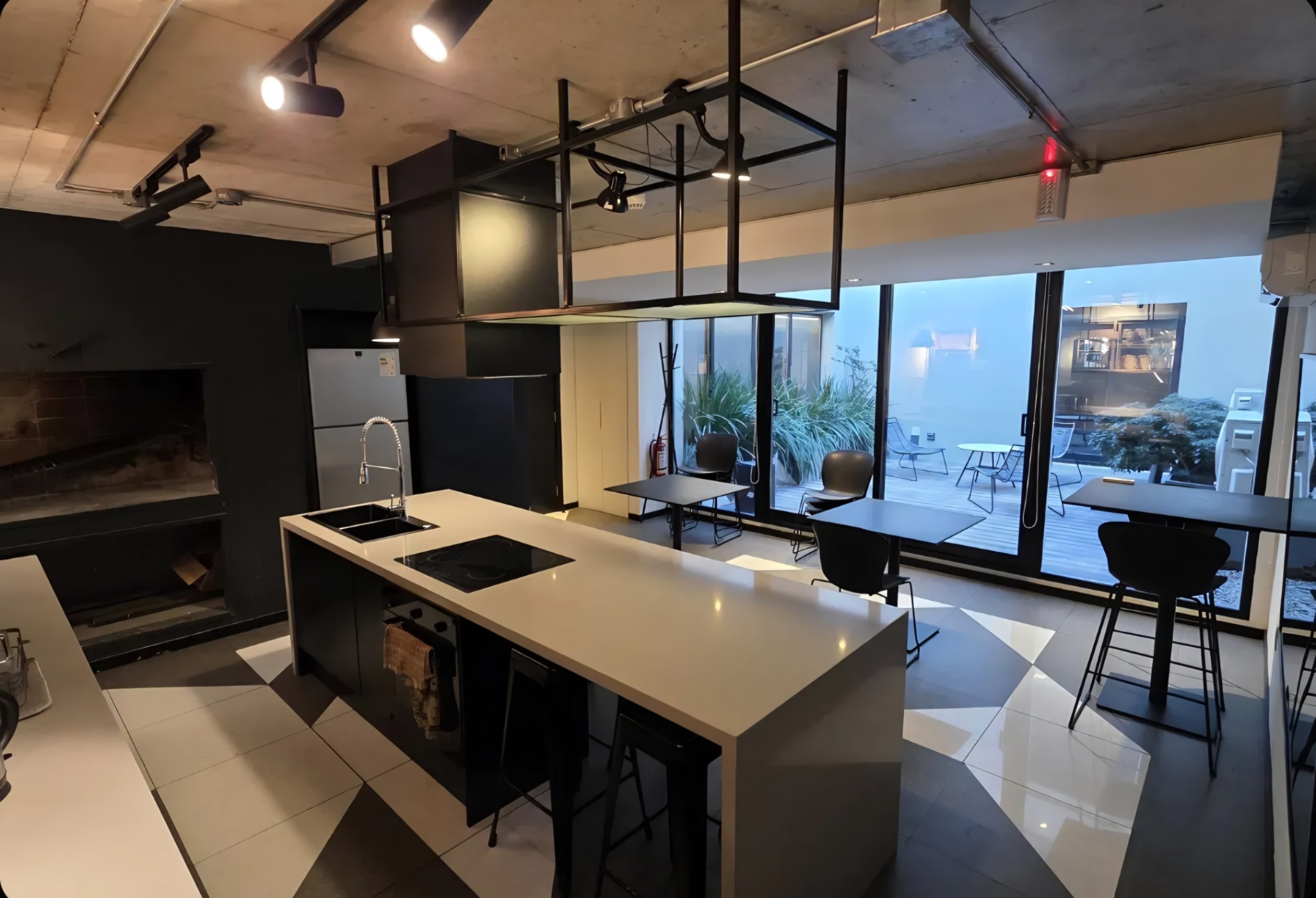 Exclusivo Apartamento de 1 Dormitorio con Garage, Ubicación Premium en Marco Bruto y 26 de Marzo, a Pasos del WTC. · Foto 9