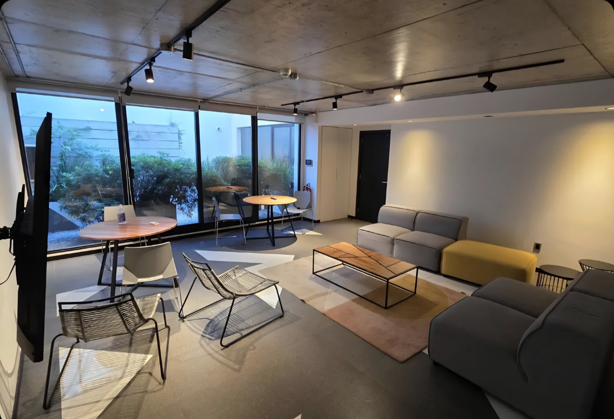 Exclusivo Apartamento de 1 Dormitorio con Garage, Ubicación Premium en Marco Bruto y 26 de Marzo, a Pasos del WTC. · Foto 6