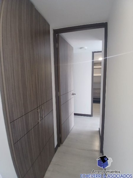 Apartamento en arriendo en Loma De Las Brujas, Envigado · foto 3 de 9