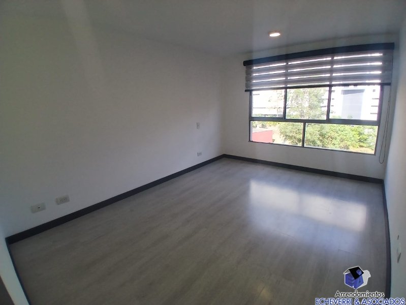 Apartamento en arriendo en Loma De Las Brujas, Envigado · foto 4 de 9