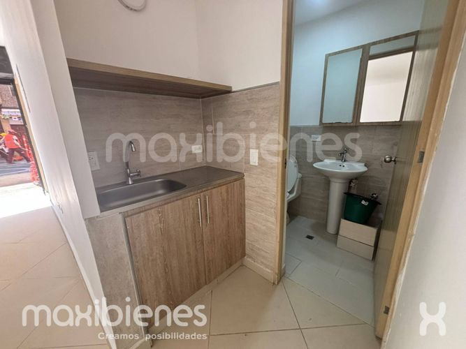 Local en arriendo en El Dorado, Envigado, 140 m² · foto 2 de 8