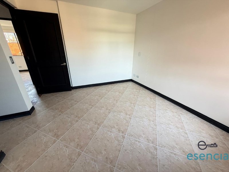 Apartamento en arriendo en Castropol, Medellín · foto 2 de 12