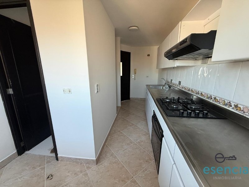 Apartamento en arriendo en Castropol, Medellín · foto 3 de 12