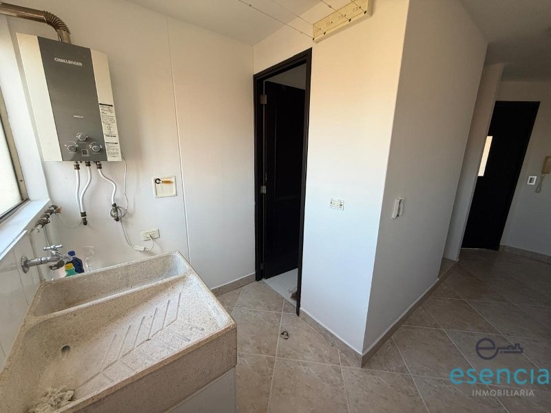 Apartamento en arriendo en Castropol, Medellín · foto 8 de 12