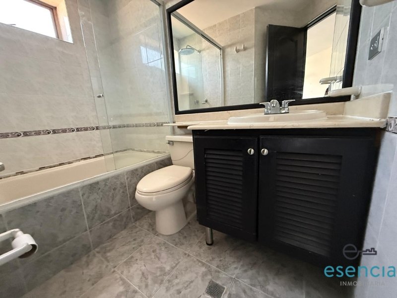 Apartamento en arriendo en Castropol, Medellín · foto 9 de 12