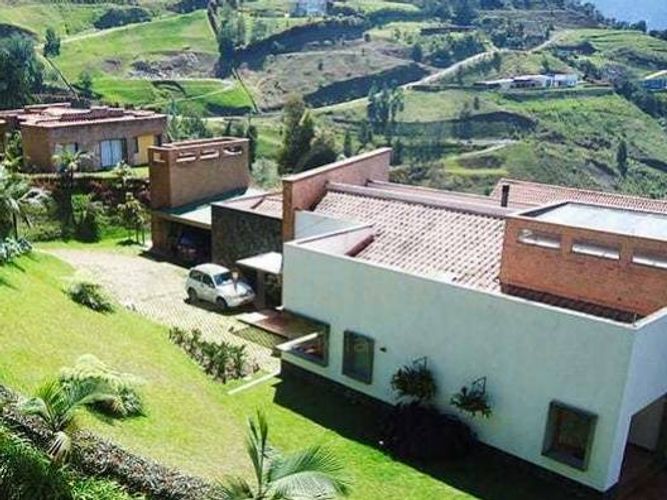 Casa de 4 alcobas en venta en Las Palmas, Medellín, 595 m² · foto 4 de 18