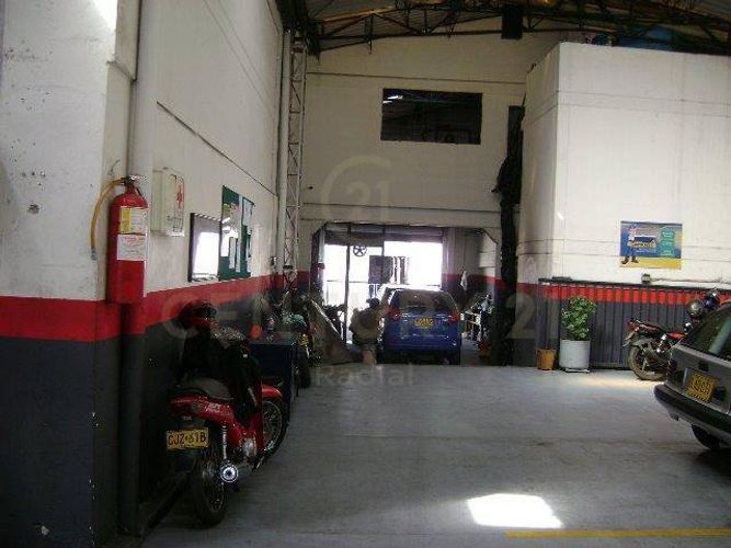 Bodega en venta en El Chagualo, Medellín, 968 m² · foto 3 de 6