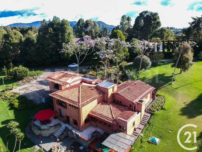 Casa de 3 alcobas en venta en Las Palmas, Envigado, 493 m² · foto 2 de 19