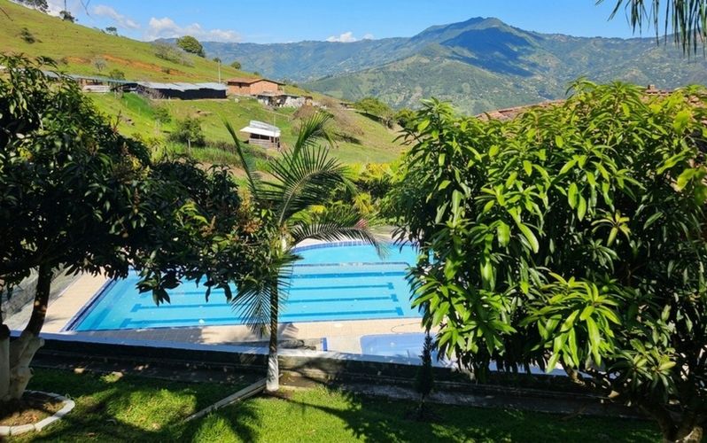Finca en venta en La Veta, Copacabana, 350 m² · foto 13 de 14