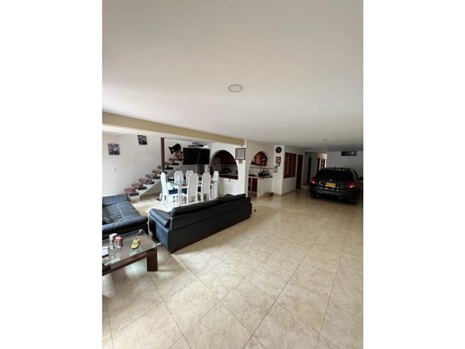 Casa de 8 alcobas en venta en San Judas Tadeo Ii, Cali, 420 m² · foto 3 de 17