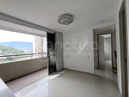 Apartamento en arriendo en Los Colores, Medellín · foto 4 de 13