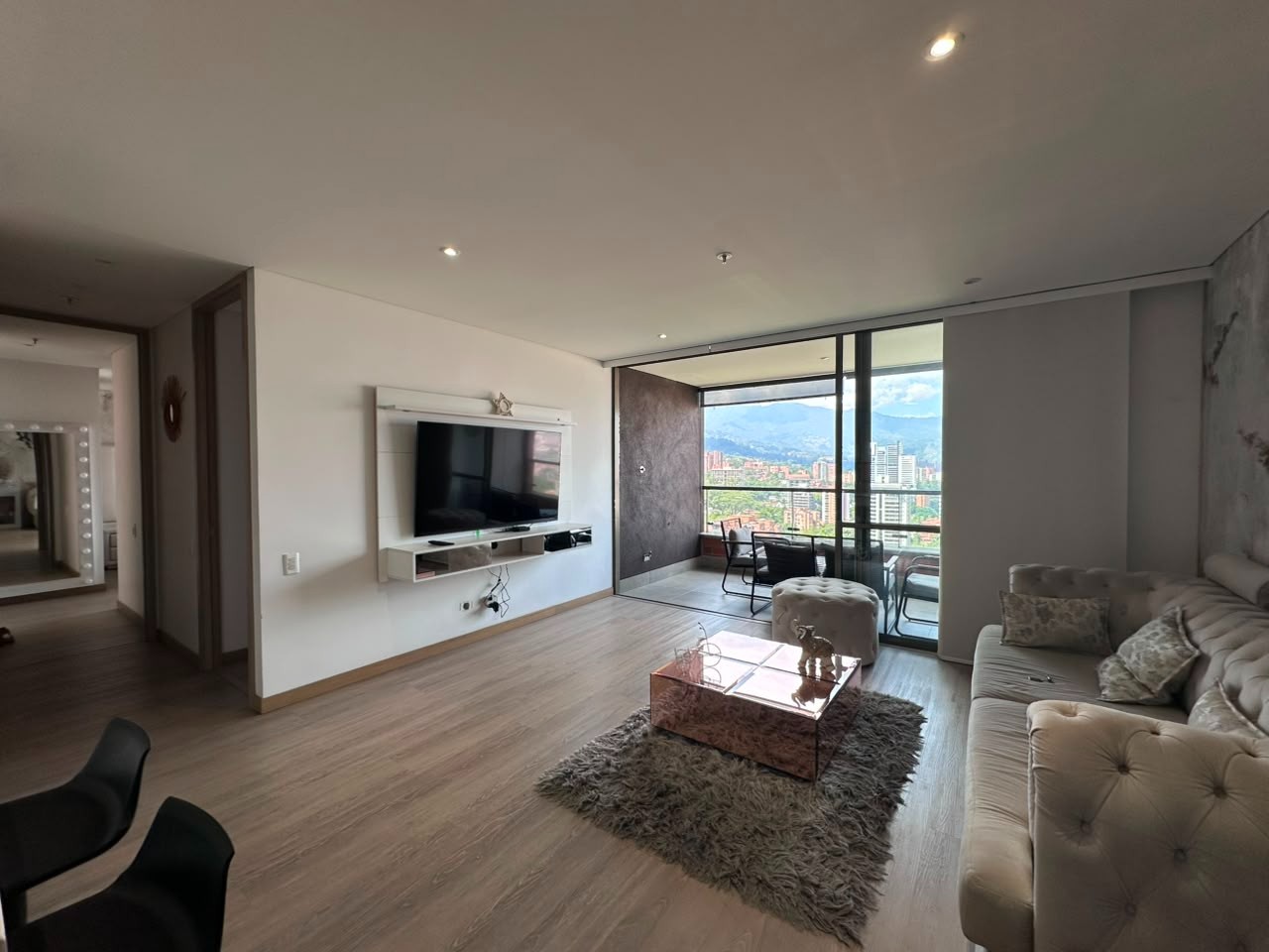 Apartamento en arriendo en Loma De Los Gonzalez, Medellín · foto 5 de 18