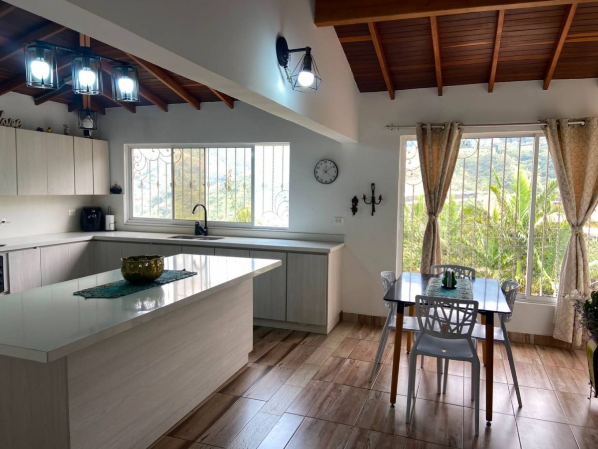 Casa en arriendo en San Cristobal, Medellín · foto 2 de 24
