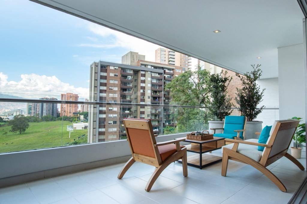 Apartamento en arriendo en El Poblado, Medellín · foto 3 de 16