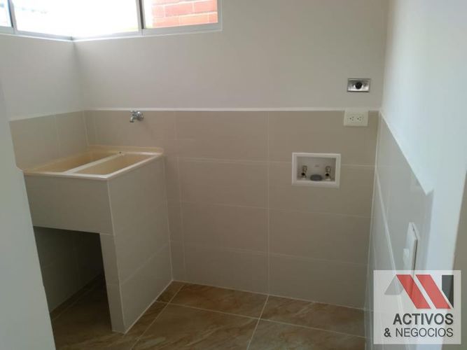 Apartamento de 2 alcobas en venta en El Velodromo, Medellín, 78 m² · foto 7 de 24