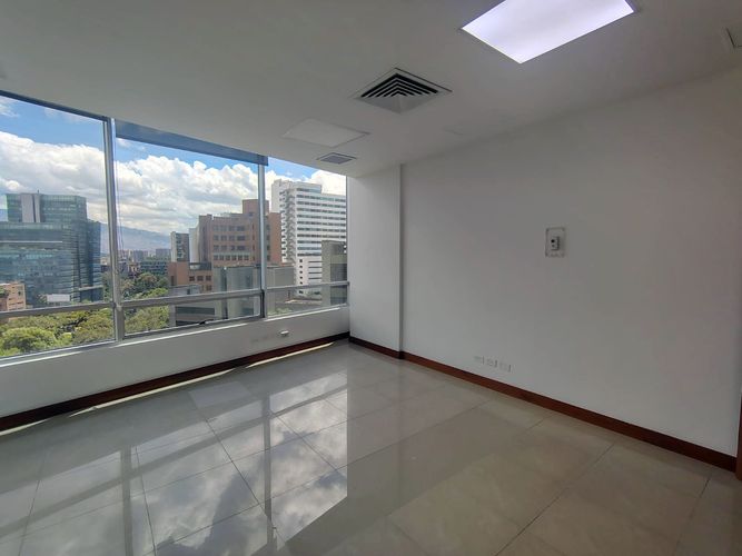 Oficina en arriendo en El Poblado, Medellín, 108 m² · foto 7 de 11