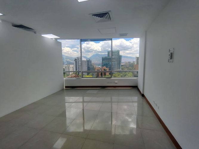 Oficina en arriendo en El Poblado, Medellín, 108 m² · foto 9 de 11