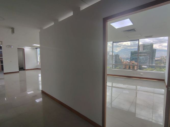 Oficina en arriendo en El Poblado, Medellín, 108 m² · foto 6 de 11
