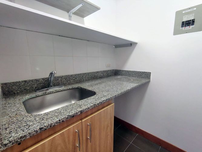 Oficina en arriendo en El Poblado, Medellín, 108 m² · foto 10 de 11