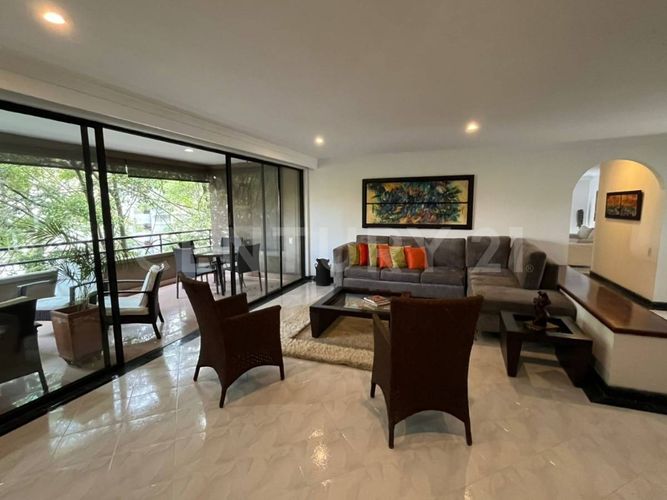 Apartamento de 3 alcobas en arriendo en Los Balsos, Medellín, 210 m² · foto 2 de 15