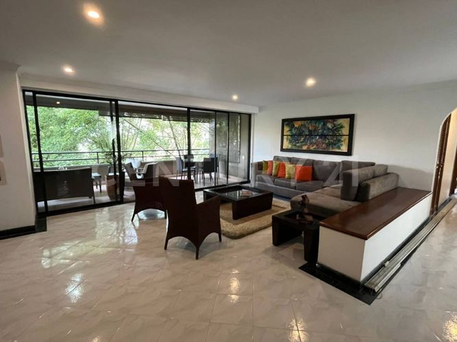 Apartamento de 3 alcobas en arriendo en Los Balsos, Medellín, 210 m² · foto 3 de 15