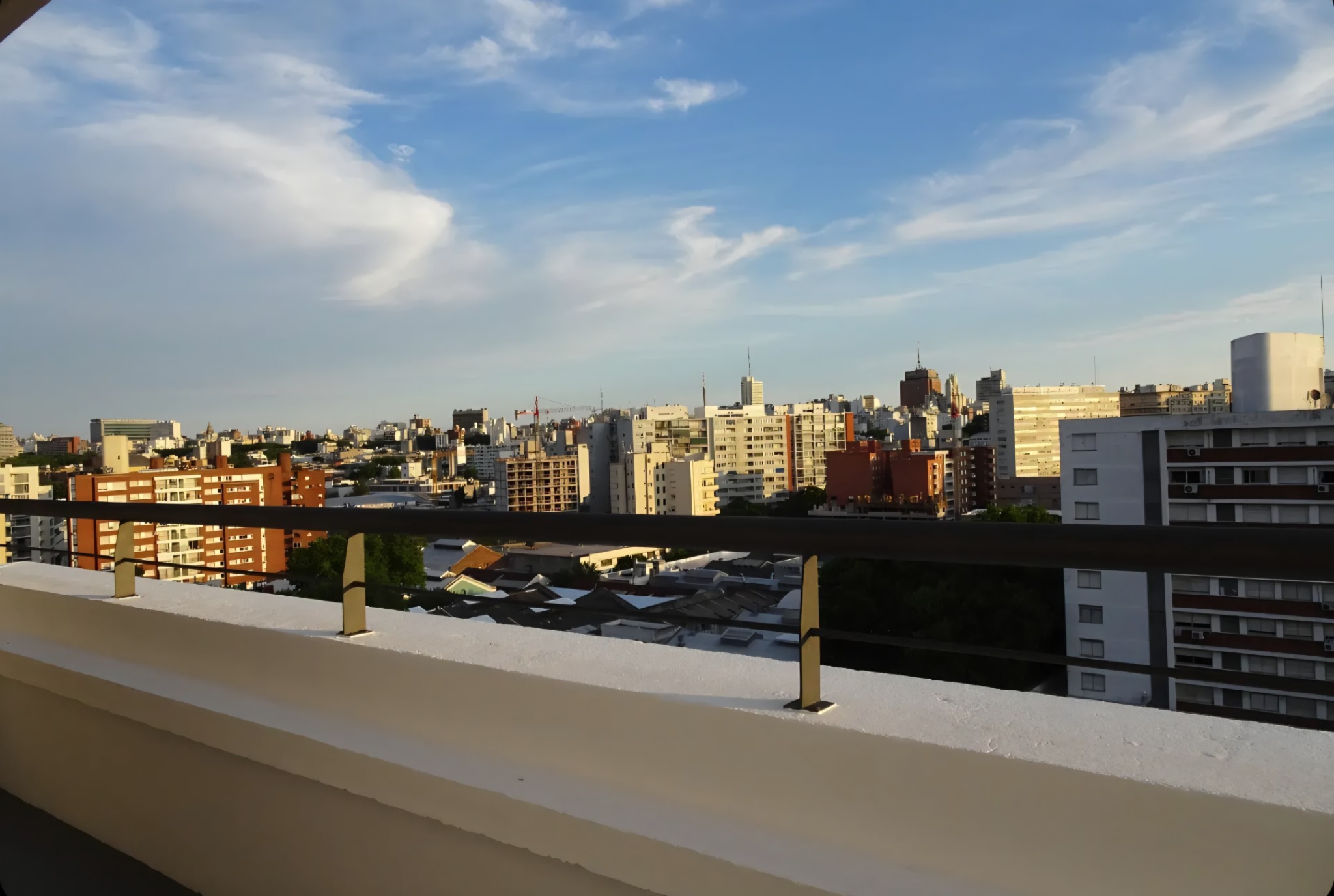 Exclusivo Apartamento de 1 Dormitorio con Vistas Panorámicas a la Bahía en Esquina Privilegiada (Rondeau y Asunción) · Foto 4