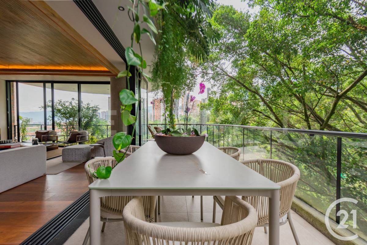 Apartamento en arriendo en El Poblado, Medellín · foto 2 de 24