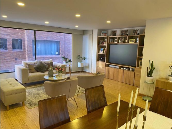 Apartamento de 3 alcobas en venta en Chico, Bogotá, 141 m² · foto 2 de 20