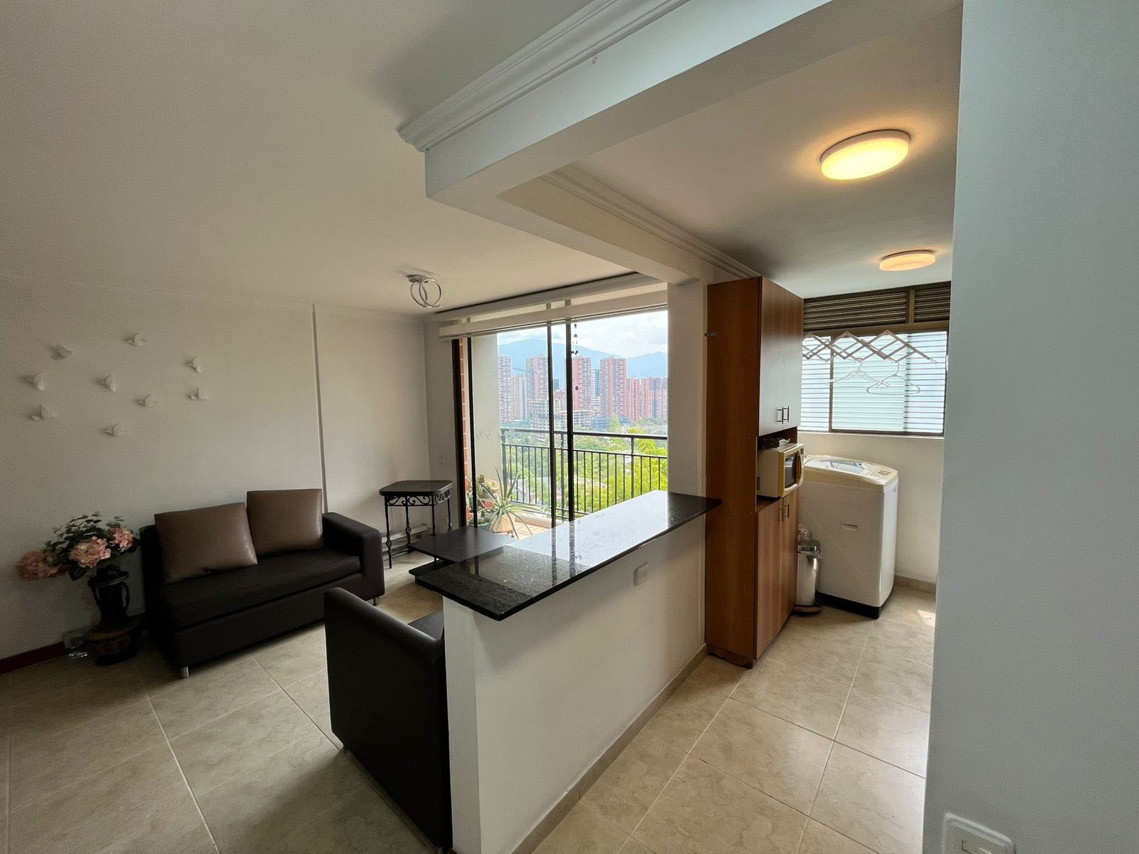 Apartamento en venta en El Poblado, Medellín · foto 2 de 13