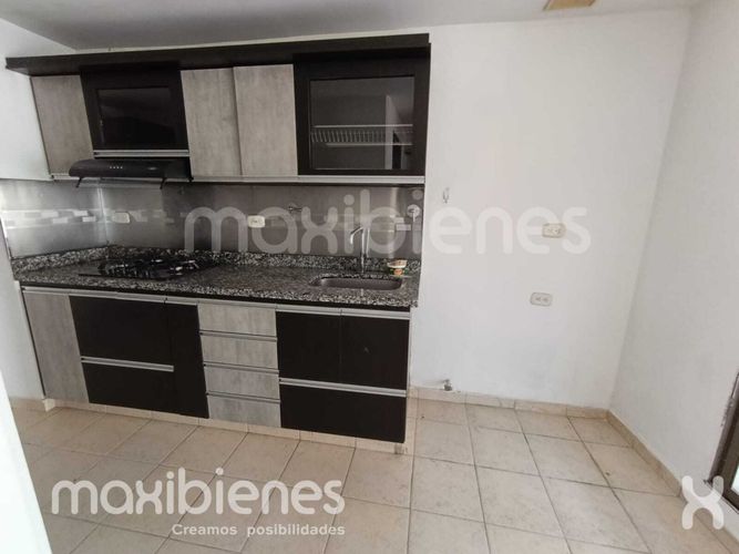 Apartamento de 3 alcobas en venta en Castropol, Medellín, 75 m² · foto 2 de 21
