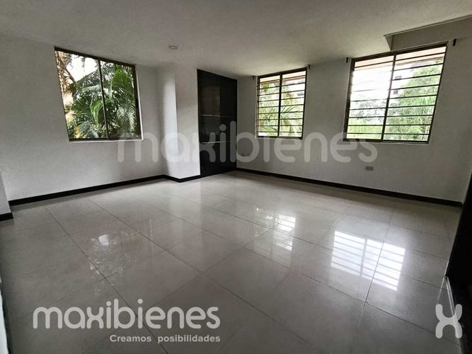 Apartamento de 3 alcobas en venta en Castropol, Medellín, 75 m² · foto 3 de 21