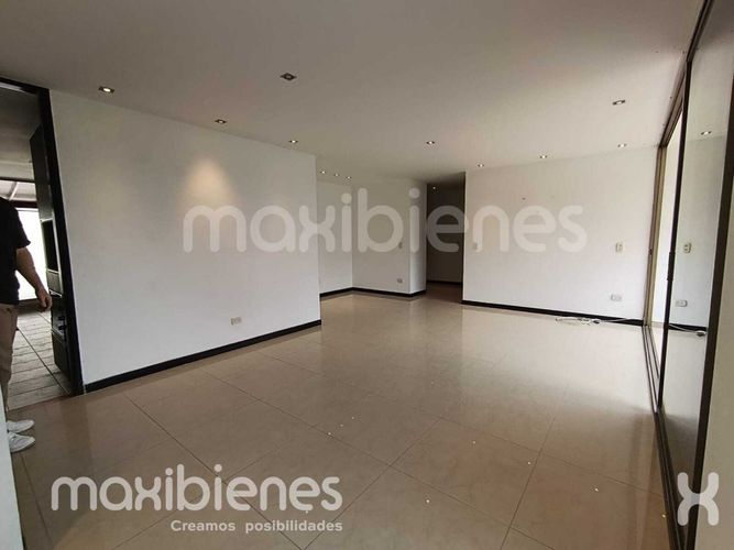Apartamento de 3 alcobas en venta en Castropol, Medellín, 75 m² · foto 7 de 21