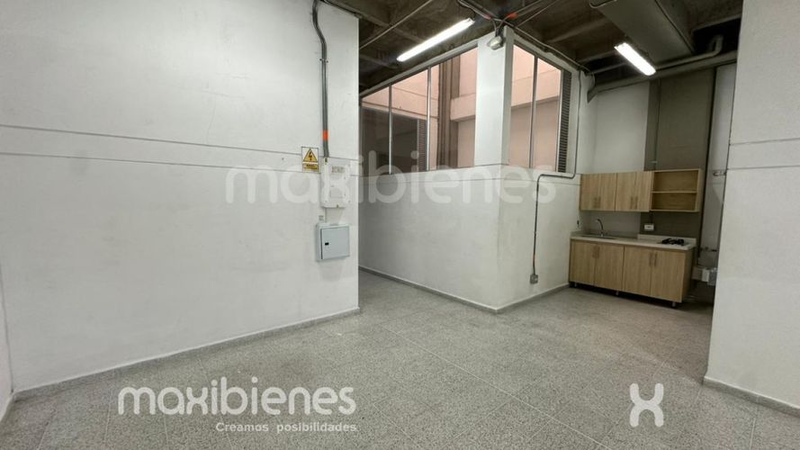 Bodega en arriendo en Belén San Bernardo, Medellín, 180 m² · foto 8 de 10