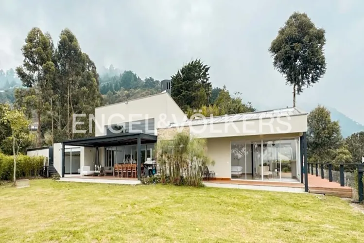 Casa de 5 alcobas en venta en Loma Del Escobero, Envigado, 450 m² · foto 13 de 13