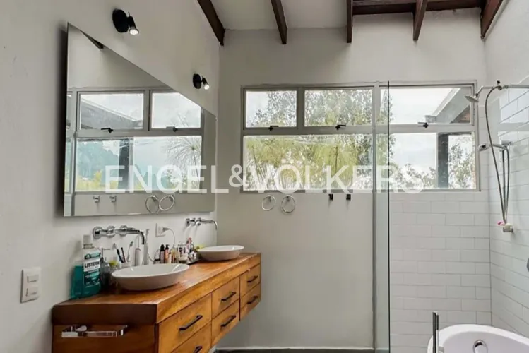 Casa de 5 alcobas en venta en Loma Del Escobero, Envigado, 450 m² · foto 9 de 13