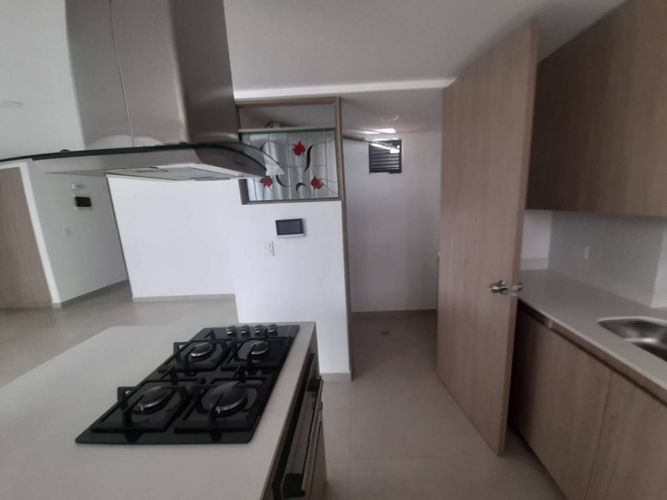 Apartamento de 2 alcobas en arriendo en Conquistadores, Medellín, 88 m² · foto 2 de 24
