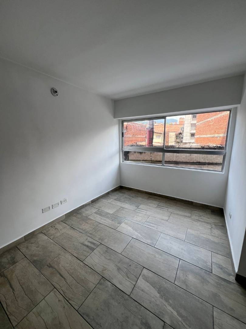 1BR Apartment in Calasanz (40 m²) - 3