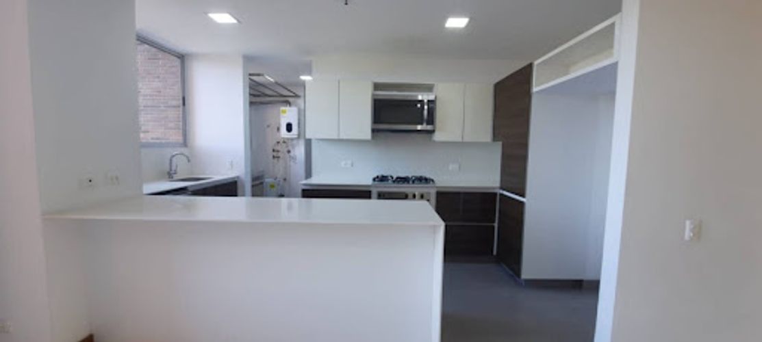 Apartamento de 3 alcobas en arriendo en Vizcaya, Medellín, 168 m² · foto 2 de 24