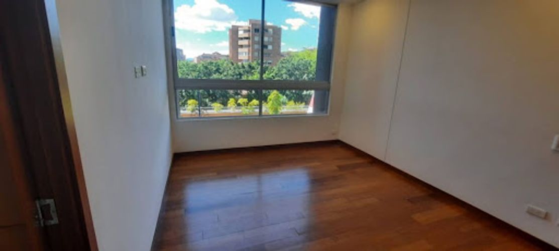 Apartamento de 3 alcobas en arriendo en Vizcaya, Medellín, 168 m² · foto 12 de 24