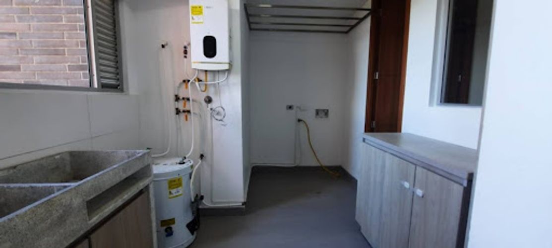 Apartamento de 3 alcobas en arriendo en Vizcaya, Medellín, 168 m² · foto 19 de 24