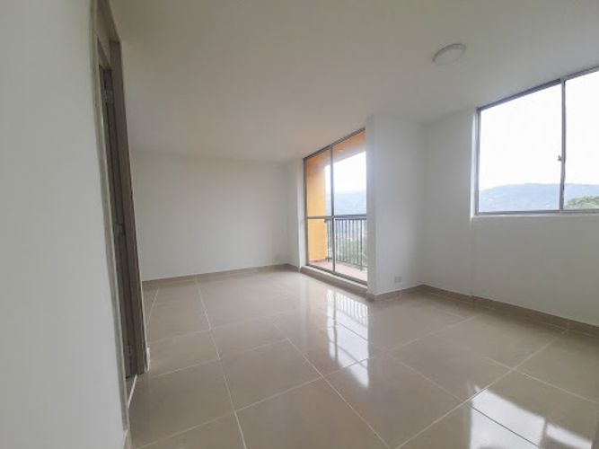 Apartamento de 2 alcobas en venta en La Inmaculada, La Estrella, 56 m² · foto 2 de 11